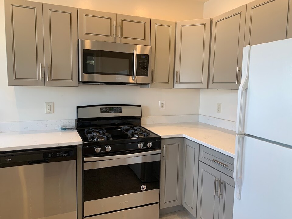 1672 Jancey St in Pittsburgh, PA - Building Photo
