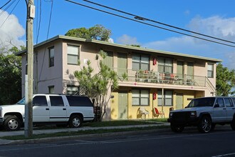 1319-1321 Douglass Ave in West Palm Beach, FL - Building Photo - Building Photo