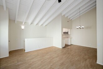 1916 Clark Ln, Unit 1 bedroom condo in Redondo Beach, CA - Building Photo - Building Photo
