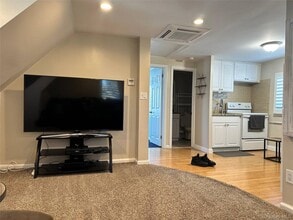 12 Bunnell Pl in West Babylon, NY - Foto de edificio - Building Photo