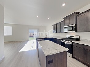 1215 W 17th Ave in La Center, WA - Building Photo - Building Photo