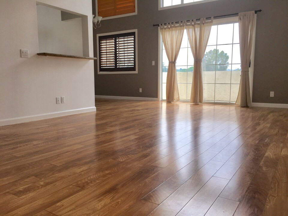 21529 Saticoy St, Unit 210 in West Hills, CA - Building Photo