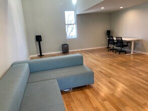 2640 Lincoln Blvd, Unit Loft Style 1 Bed in Santa Monica, CA - Building Photo - Building Photo