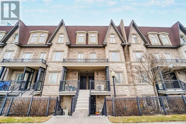 320 John St. in Markham, ON - Building Photo - Building Photo