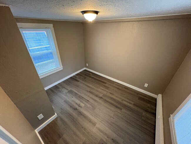 1131 Smithtown Ave, Unit 1 in Bohemia, NY - Foto de edificio - Building Photo