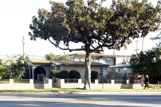 14245 Roscoe Blvd in Van Nuys, CA - Building Photo - Building Photo