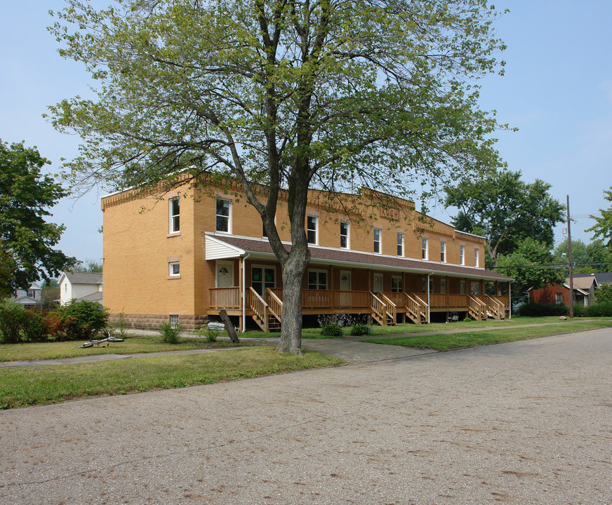 210-218 Lafayette Ave in Niles, OH - Building Photo