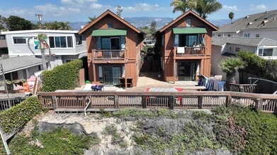 6585 Del Playa Dr in Goleta, CA - Foto de edificio - Building Photo