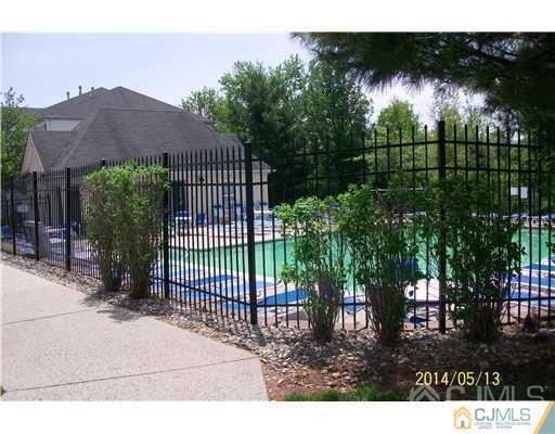1725 Waterford Dr in Edison, NJ - Foto de edificio - Building Photo