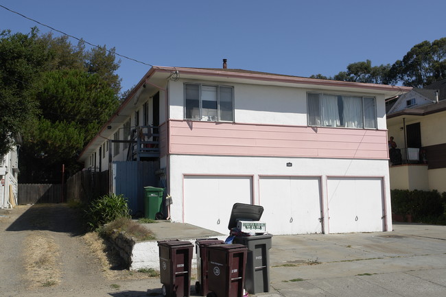 2461 Humboldt Ave in Oakland, CA - Building Photo - Building Photo