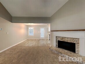 1009 Butterfly Cove Way in Locust Grove, GA - Foto de edificio - Building Photo