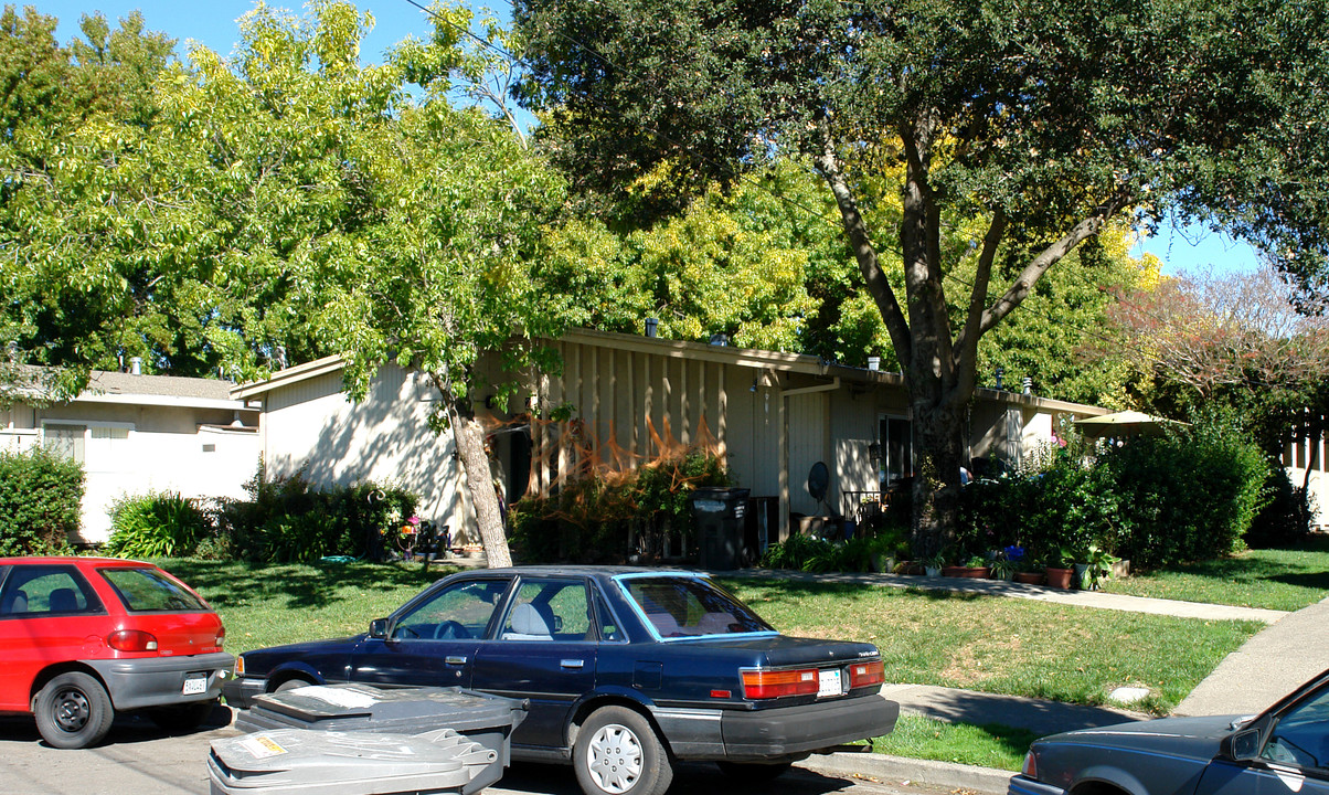 2862 Apple Valley Ln in Santa Rosa, CA - Building Photo