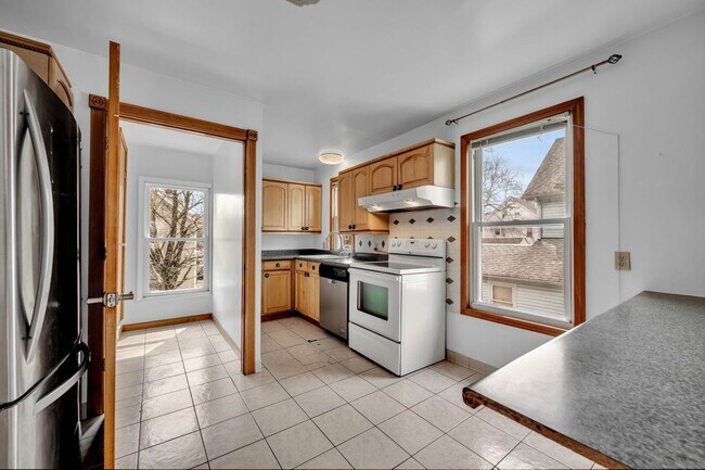 26 Center St in Bristol, CT - Building Photo - Building Photo