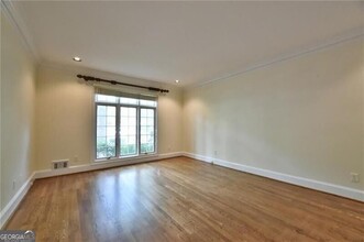 11 Paces W Dr NW in Atlanta, GA - Building Photo - Building Photo