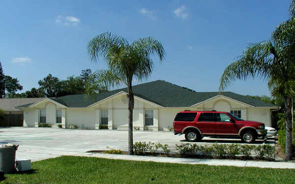 1519 Hawthorne Pl in Wellington, FL - Building Photo