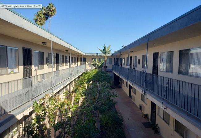 8371 Northgate Ave in Los Angeles, CA - Building Photo - Building Photo