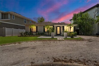 3606 W Royal Palm Cir in Tampa, FL - Building Photo - Building Photo