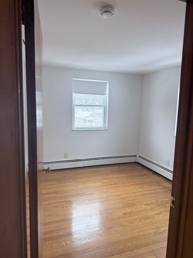 1122 Main St, Unit D in Waltham, MA - Foto de edificio - Building Photo