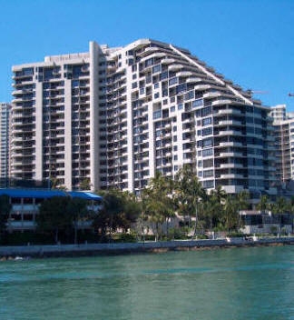 Brickell Key One in Miami, FL - Building Photo