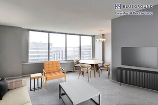 2111 Richmond Hwy in Arlington, VA - Building Photo