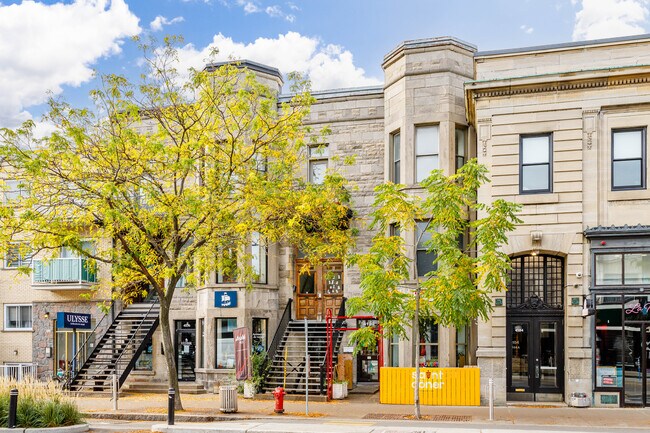 4176 Saint-Denis Rue