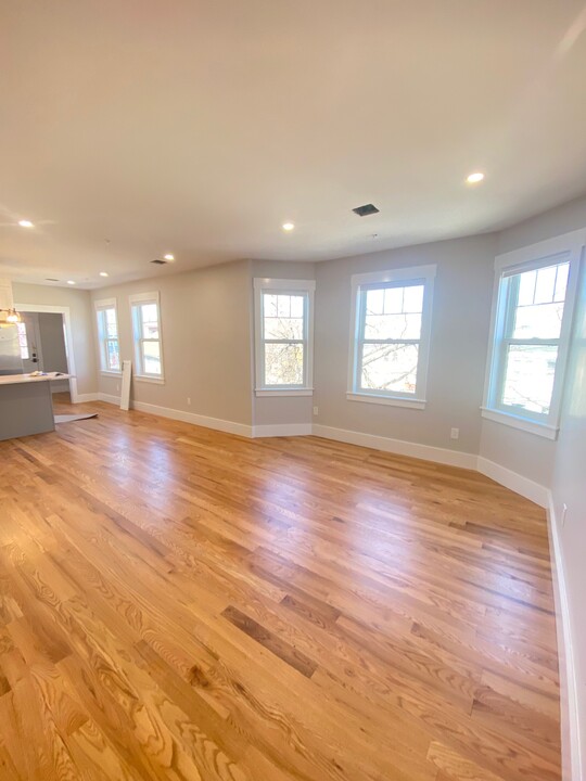 132 Central St, Unit 3 in Somerville, MA - Building Photo