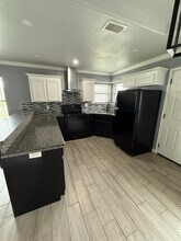 302 W Amy Dr, Unit C in San Juan, TX - Foto de edificio - Building Photo