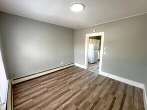 638 Lisbon St, Unit C in Lisbon, ME - Building Photo - Building Photo