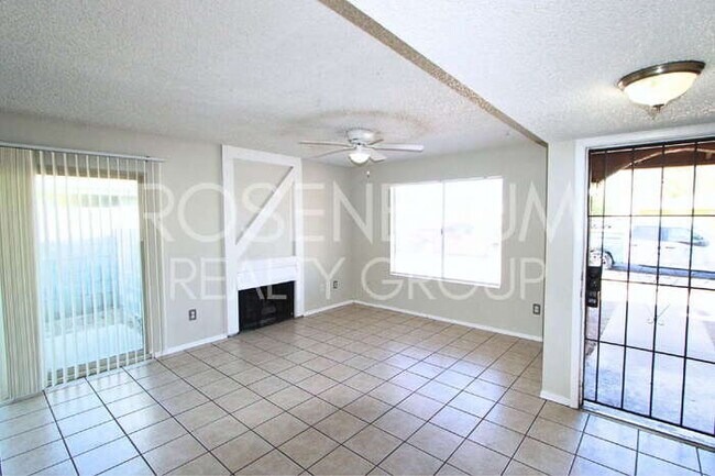 3313 W Harmont Dr in Phoenix, AZ - Foto de edificio - Building Photo