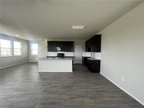 5600 Respinto Dr in Austin, TX - Building Photo - Building Photo