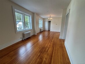 8 E Carver St in Huntington, NY - Building Photo - Building Photo