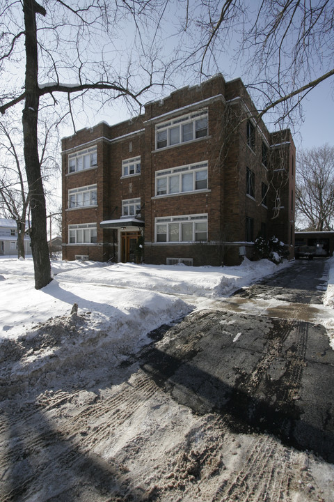 452-460 N Spring St in Elgin, IL - Building Photo