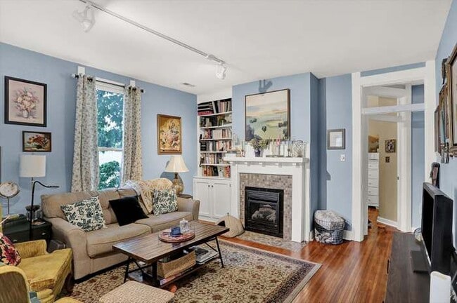 property at 1455 N New Jersey St