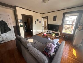 543 Broadway in Somerville, MA - Foto de edificio - Building Photo