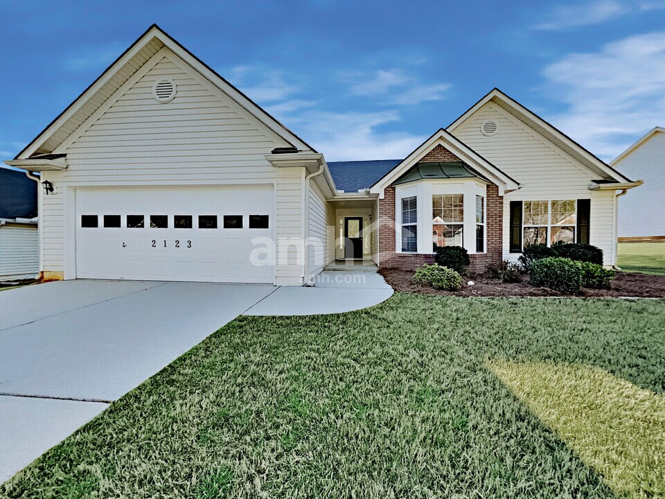 2123 Yarbrough Way in Dacula, GA - Building Photo