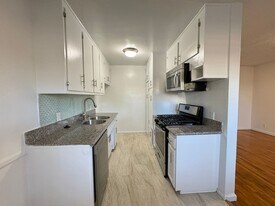 11330 Ohio Ave in Los Angeles, CA - Building Photo