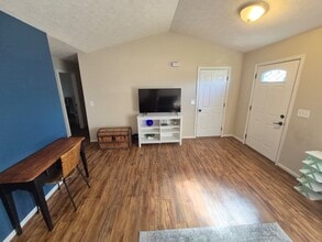 40 Nicole Dr in Independence, KY - Foto de edificio - Building Photo