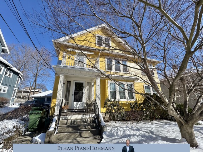 11 Flint Rd, Unit 1