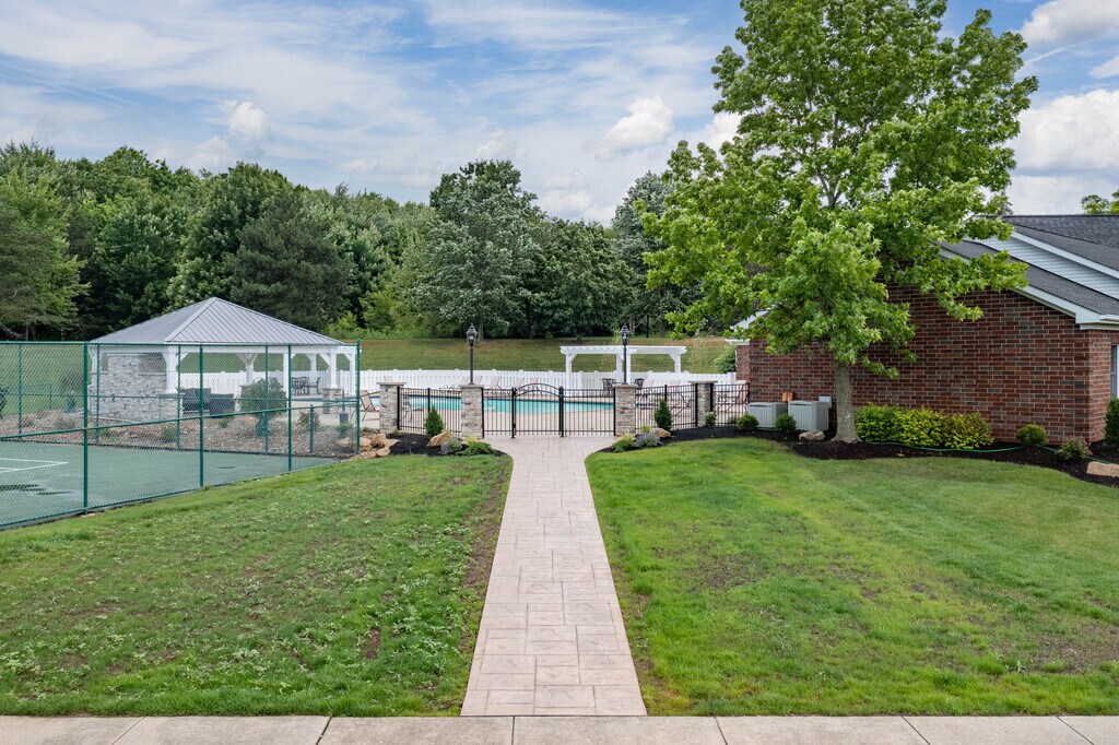 Hawthorn Club Apartments in Aurora, OH