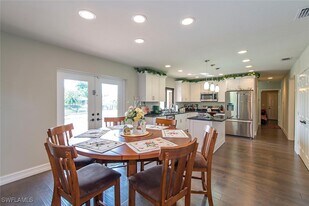 496 Flamingo Ave in Naples, FL - Building Photo