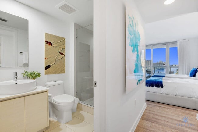 2602 E Hallandale Beach Blvd in Hallandale Beach, FL - Building Photo - Building Photo