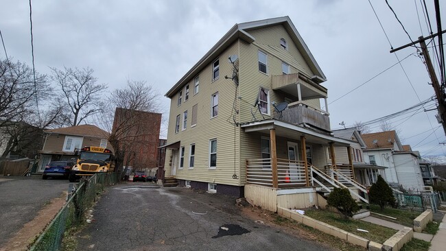 76 Twiss St in Meriden, CT - Building Photo - Building Photo