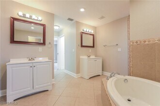 4926 Escalante Dr in North Port, FL - Building Photo - Building Photo