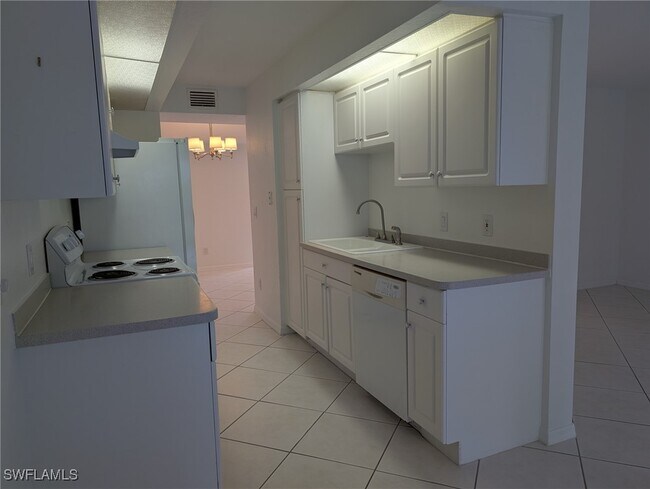 17189 Terraverde Cir in Ft. Myers, FL - Foto de edificio - Building Photo