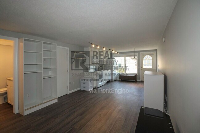 93 Henry Law Ave in Dover, NH - Building Photo - Building Photo