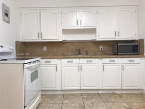 720 SW 7th Ave-Unit -1 in Hallandale Beach, FL - Building Photo - Building Photo