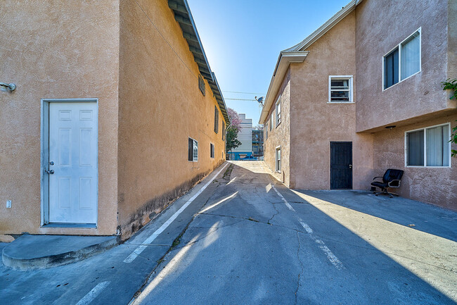 1134-1138 S Berendo St in Los Angeles, CA - Building Photo - Building Photo