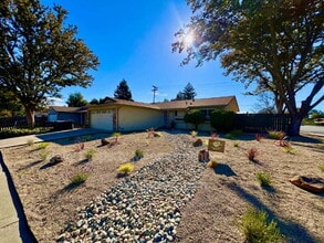2459 Gulf Dr in Fairfield, CA - Building Photo - Building Photo