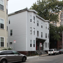 210 Green St in Cambridge, MA - Foto de edificio - Building Photo