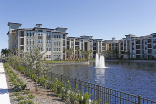 Charleston on 66th in Largo, FL - Foto de edificio - Building Photo